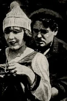 Estelle Allen interpreta a Nina en When the Tide Came In