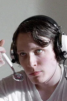 Eve Harlow interpreta a Jessie en When You Sleep