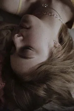 Madeleine Yen interpreta a Elaine en Whipped