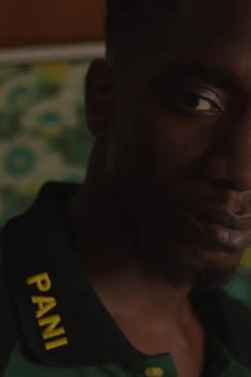 Emmanuel Ajayi interpreta a Karim en Wir liefern ein Lächeln