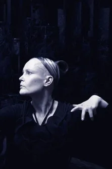 Virpi Pahkinen interpreta a en Yellow Hat