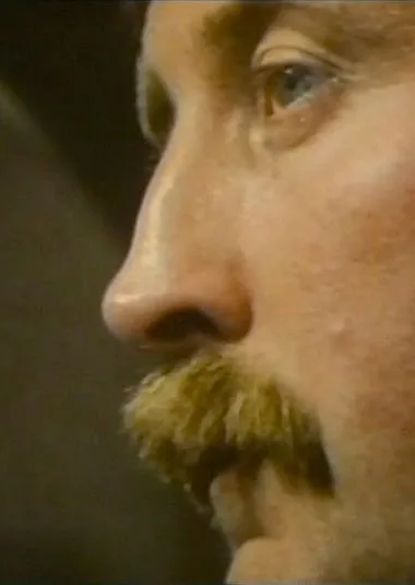 Gwenno Dafydd interpreta a en Yr Alcoholig Llon