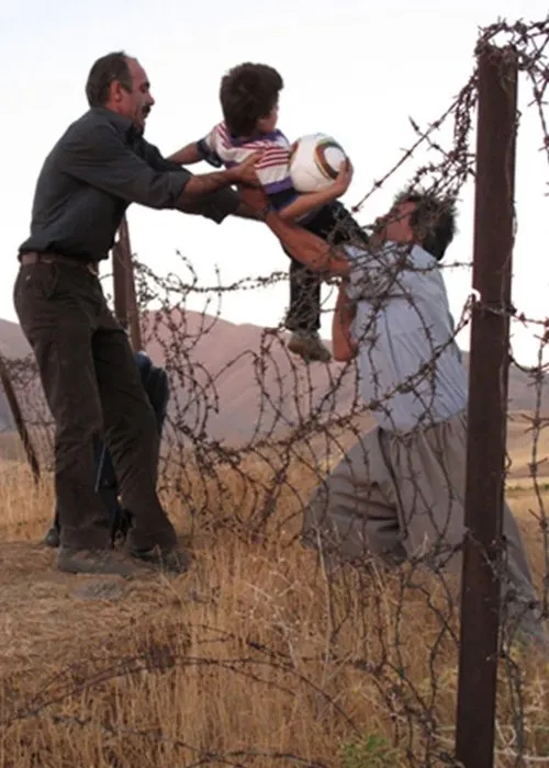 Mozafar Rahimi interpreta a en ڕۆیشتن