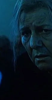 Tinka Kurti interpreta a The Mother en Zemra e Nënës