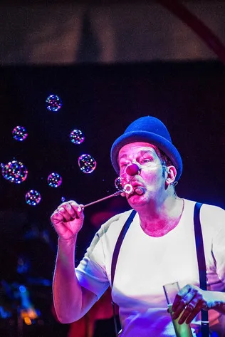 Søren Østergaard interpreta a en Zirkus Nemo 2016