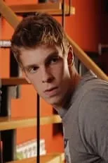 Andelika Simic interpreta a Nada en Zlatni dečak