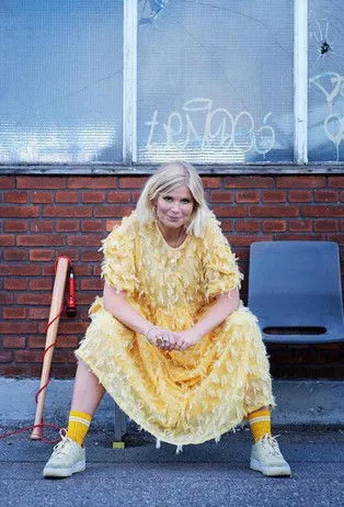 Sofie Linde interpreta a Vært en Zulu Comedy Galla 2020